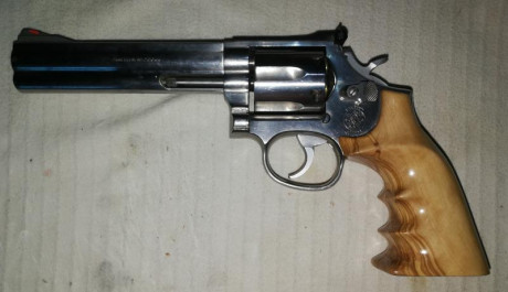 Pues eso busco cachas para revolver S & W redondas K L (round butt) madera, me gustan tipo combat 90