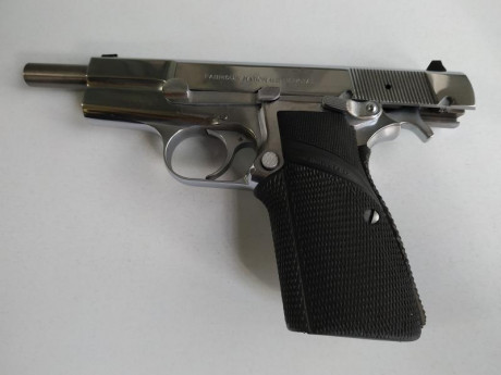 Vendo pistola FN BROWNING HP 35 9 mm. pb. Es de las fabricadas en Bélgica. Funcionando, sin ningún problema. 00