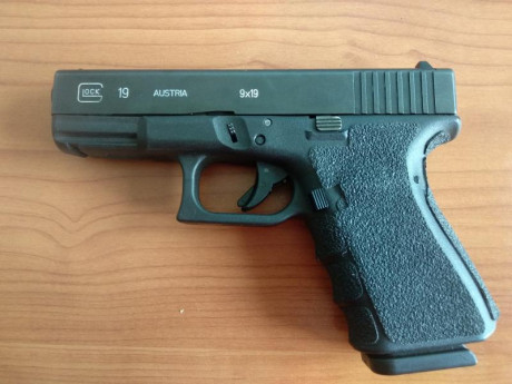 Busco glock 19 que este en buen estado cuidada y bien de precio. 10