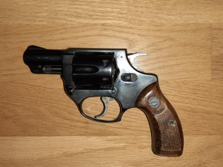 Vendo revolver astra 680 de dos pulgadas con 6 recámaras del calibre 38 especial guiado en A.

Precio 01