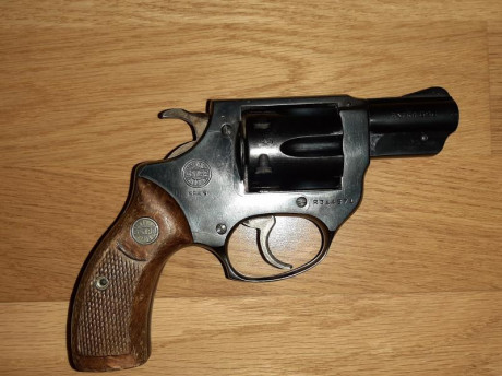 Vendo revolver astra 680 de dos pulgadas con 6 recámaras del calibre 38 especial guiado en A.

Precio 00
