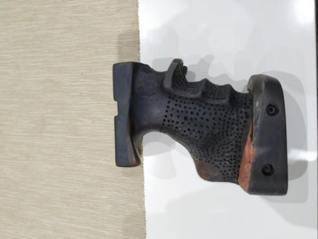 Hammerli 280 con cañón del 22 y del 32. 2 cargadores de cada calibre, recoge vainas, contrapesos, cachas 00