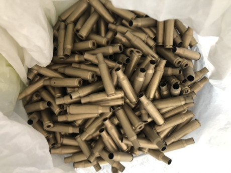 Vendo 262 vainas del 222 reg de marca sako y alguna norma se encuentra en Cádiz 80€ portes incluidos en 00