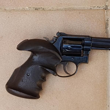 Vendo SW 38spl de 6 pulgadas en perfecto estado,lo vendo por 300€ para vaciar un poco el cupo y el armero, 31