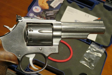 Pues lo dicho vendo este magnifico revolver de 7 disparos S&W 620 38/357 en perfecto estado, muy buen 10