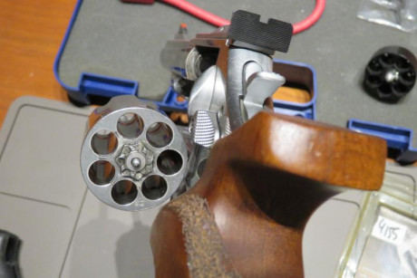 Pues lo dicho vendo este magnifico revolver de 7 disparos S&W 620 38/357 en perfecto estado, muy buen 22