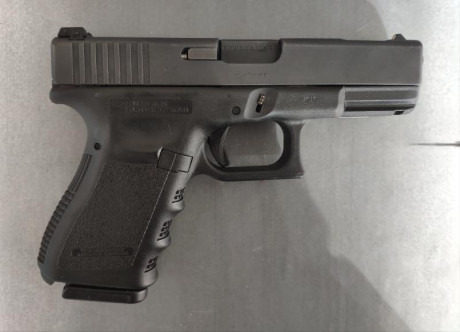 Vendo Glock 19C 3 Generación con dos cargadores. Guiada en A.
En perfecto estado. Incluye DOS fundas, 01
