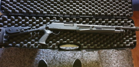 Escopeta táctica de repetición, con culata tipo M4 (valorada en 60 euros), anilla para correas de un solo 02
