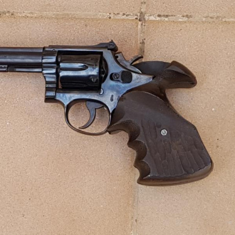 Vendo SW 38spl de 6 pulgadas en perfecto estado,lo vendo por 300€ para vaciar un poco el cupo y el armero, 40