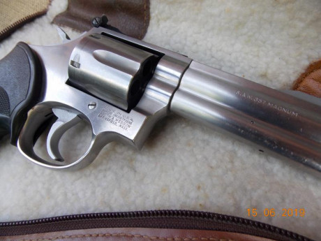 Revolver en perfecto estado, con útil de limpieza y funda de transporte, guiado con la licencia F, se 01