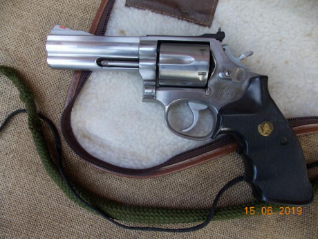 Revolver en perfecto estado, con útil de limpieza y funda de transporte, guiado con la licencia F, se 10