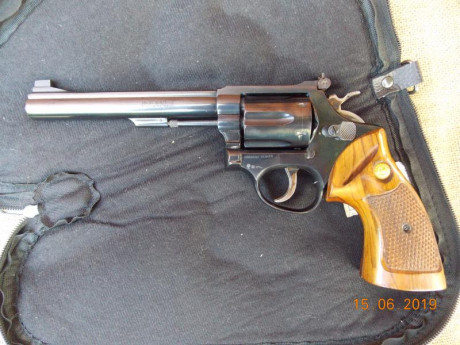 Revolver en excelente estado, muy equilibrado y muy preciso, guiado con la licencia F, se envía a la Intervención 00