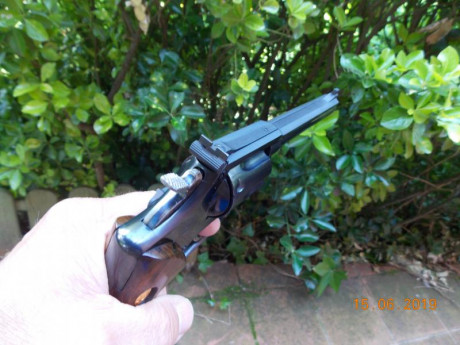 Revolver en excelente estado, muy equilibrado y muy preciso, guiado con la licencia F, se envía a la Intervención 21