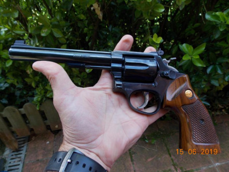 Revolver en excelente estado, muy equilibrado y muy preciso, guiado con la licencia F, se envía a la Intervención 20