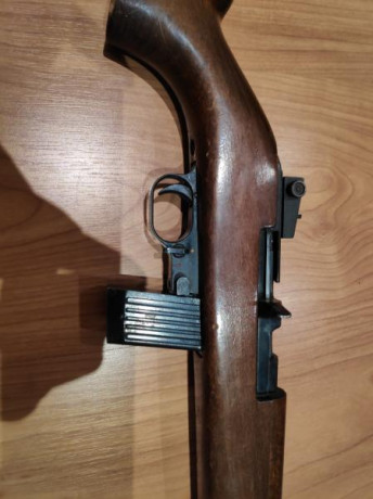 Buenos días, por falta de uso desde hace muchas años, vendo mi carabina del 22LR semiautomática Erma EM1, 01