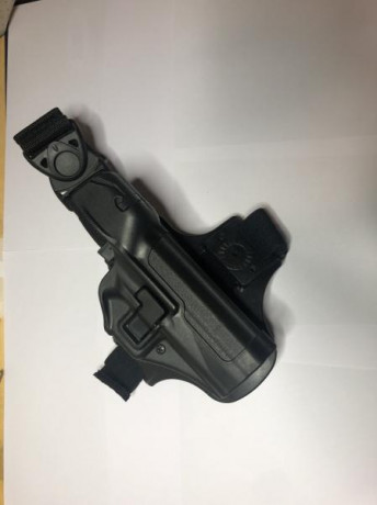 Buenas, vendo fundas para smith and wesson m&p, las fundas son las siguientes:

Safariland nivel II 11