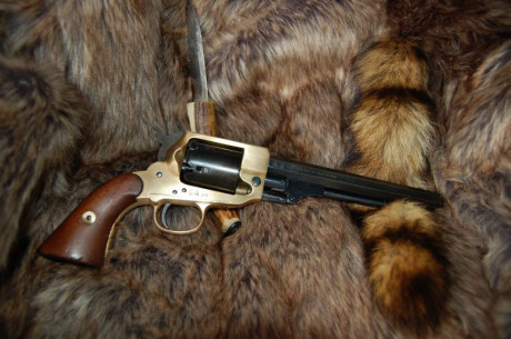 Muy buenas a todos!
Pongo a la venta este revolver de la marca Pietta en calibre 36.

Este revolver ha 01