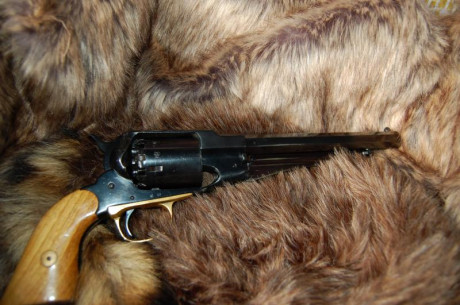 Muy buenas a todos!
Pongo a la venta este magnífico revolver que adquirí recientemente y que me ha hecho 10