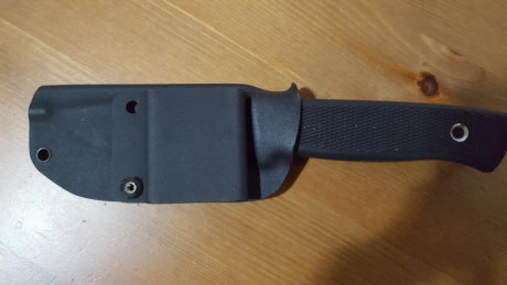 Fallkniven F1, nuevo sin uso, pero tiene algunos arañazos de guardarlo en una funda de plástico. He aumentado 00