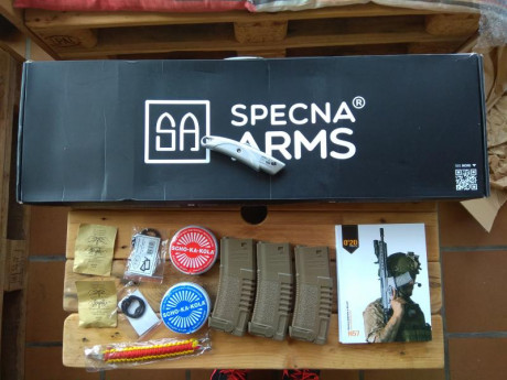 Por culpa de una lesión de cadera he tenido que dejar el airsoft y vendo todo el material que tengo. Es 02
