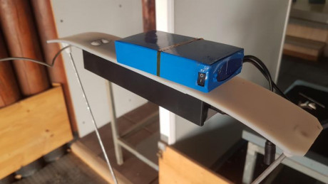 Tiro en una galería obscura, esto me obliga a utilizar el accesorio para iluminar el Cronny, antes me 01