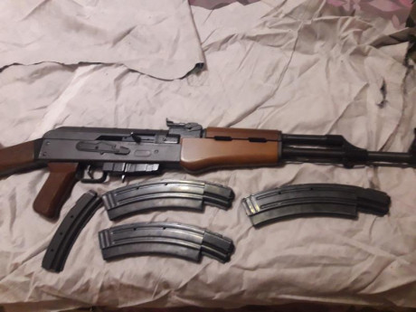 Vendo AK47 del 22lr en muy buen estado.
Tiene 3 cargadores de 30 y 1 de 10.
Marca adler.muy pocos tiros.
Precio 00