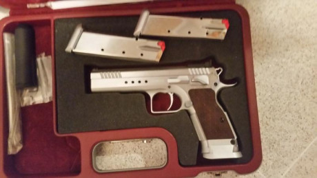 Hola,  vendo mi pistola Tanfoglio Custom Limited, de un solo propietario tiene 2 años Esta  prácticamente 01