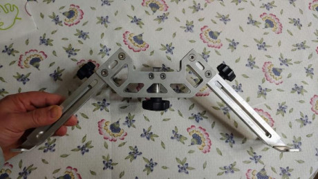 Hola a todos,
Me han dejado un pequeño bípode que quiero montar en una cz452 pero no sé qué tipo de adaptador 00