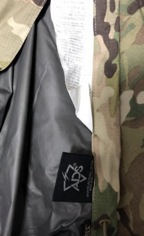Se vende goretex ECWCS original en multicam talla medium-regular. En perfecto estado. Se incluye parka 01