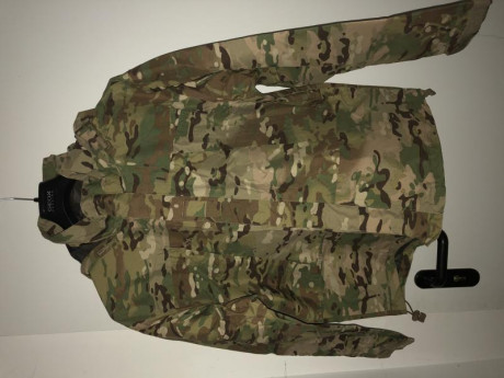 Se vende goretex ECWCS original en multicam talla medium-regular. En perfecto estado. Se incluye parka 11