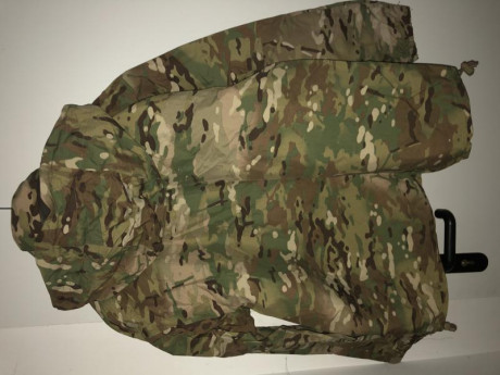 Se vende goretex ECWCS original en multicam talla medium-regular. En perfecto estado. Se incluye parka 10