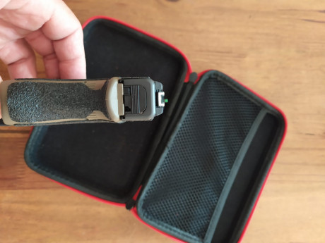 Por no usar vendo Glock 26 gen3 incluyo 
3 cargadores de 12
3 cargadores de 15
1 cargador de 28.

el arma 01