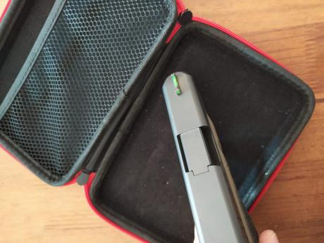 Por no usar vendo Glock 26 gen3 incluyo 
3 cargadores de 12
3 cargadores de 15
1 cargador de 28.

el arma 00