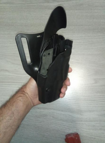 Vendo funda Safariland, para HK USP Compact, en perfecto estado, sin un arañazo.

Apenas se ha usado, 02
