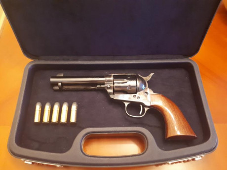 Vendo este revólver prácticamente sin uso 45 LC se le ha limado el punto de mira para corregir la altura 00