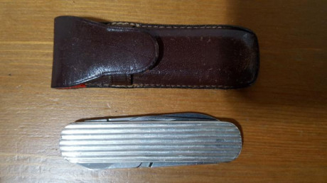 Antigua Victorinox ambassador con las cachas en plata de ley de 925 milésimas. En buen estado para los 02