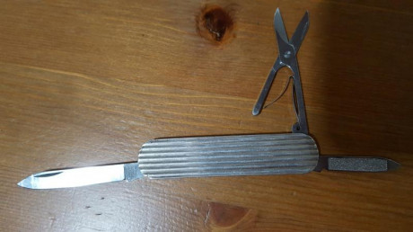 Antigua Victorinox ambassador con las cachas en plata de ley de 925 milésimas. En buen estado para los 01