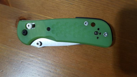 Benchmade minigriptilian customizada con cachas de Kevin Wilkins. Podeis ver los trabajos de este alemán, 01