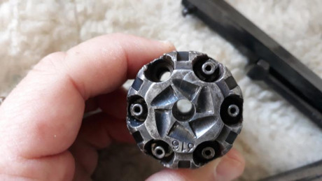 Vendo este revolver , modelo 1898, del año 1990, el básico de Pietta. Como se aprecia en las fotos ha 12