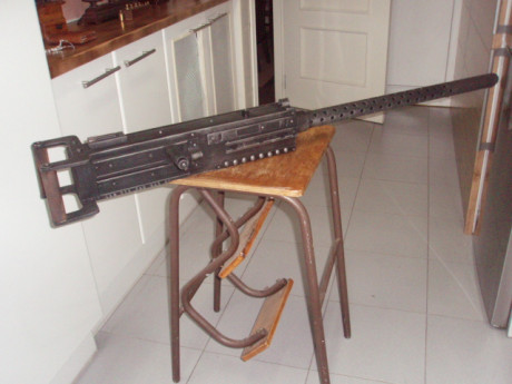 Hola

Réplica INERTE ametralladora Browning M2 cal.50.
Totalmente construida en madera y pvc,con algunas 02