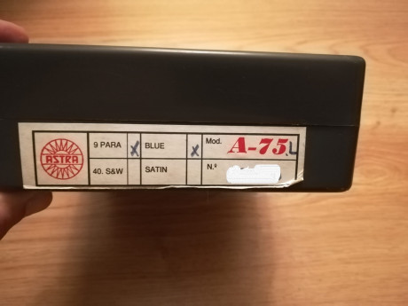 Vendida , por favor se puede cerrar el tema
El arma esta guiada en A y no se puede guiar en F.
Con la 12
