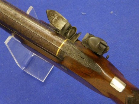 Voy a colocar unas fotos de un arma larga alemana de llave de mecha del siglo XVI. 92