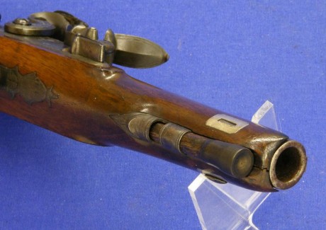Voy a colocar unas fotos de un arma larga alemana de llave de mecha del siglo XVI. 102