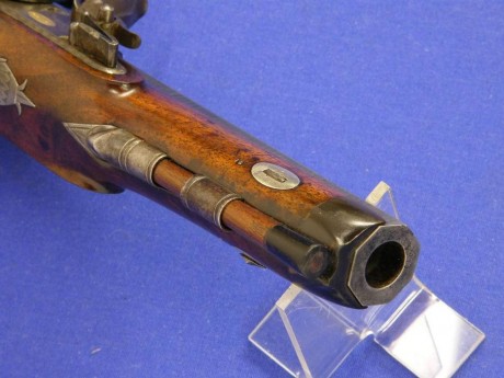Voy a colocar unas fotos de un arma larga alemana de llave de mecha del siglo XVI. 132