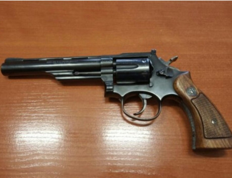 Revolver calibre 22lr buen estado agrupaciones buenisimas 123€el arma esta en prv de huesca 00