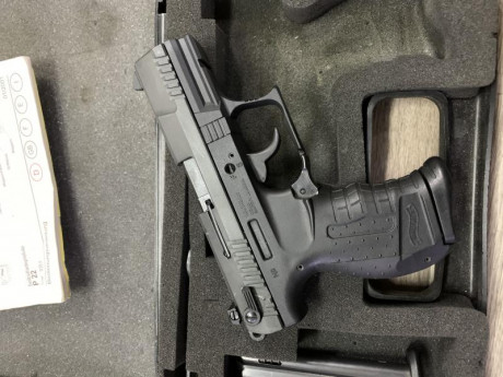Por fallecimiento se vende esta pistola Walther P 22 calibre  22lr. que estaba guiada en F y ahora está 01