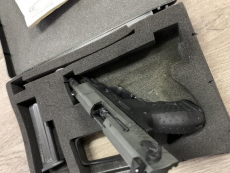 Por fallecimiento se vende esta pistola Walther P 22 calibre  22lr. que estaba guiada en F y ahora está 00