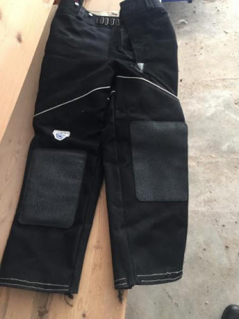 Vendo traje de tiro olímpico:

Chaqueta sauer talla L 60€
Pantalón anschutz talla L 60€
Zapatos anschutz 10