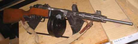Curiosa la modificación y modernización del arma, solución e ingenio. :D 

https://alejandro-8.blogspot.com/2019/11/ametralladora-ppsh-41-modificada-en.html 31