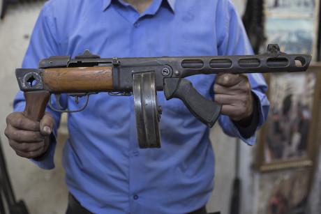Curiosa la modificación y modernización del arma, solución e ingenio. :D 

https://alejandro-8.blogspot.com/2019/11/ametralladora-ppsh-41-modificada-en.html 30